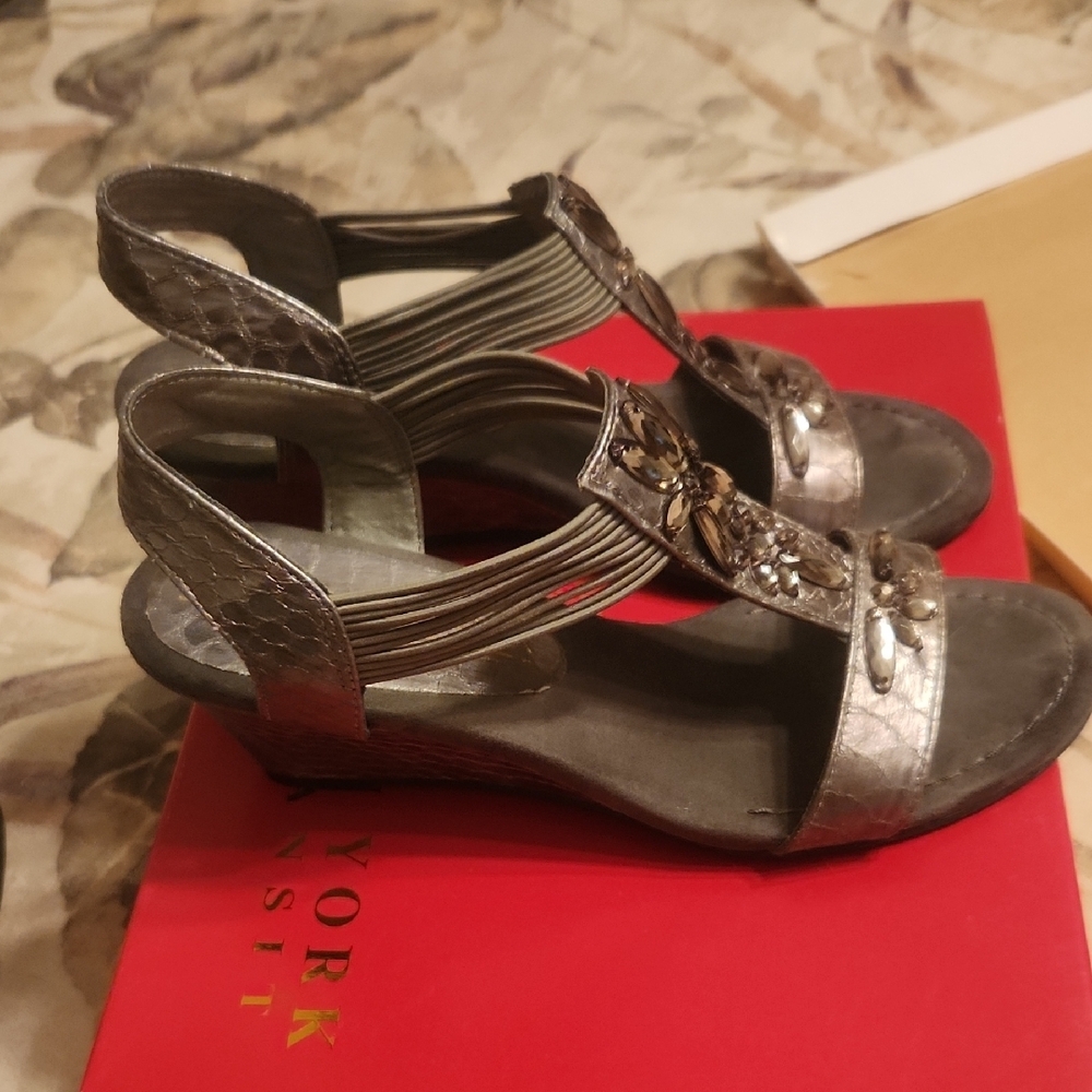 New York Transit Silver Sandals with T-Strap Design